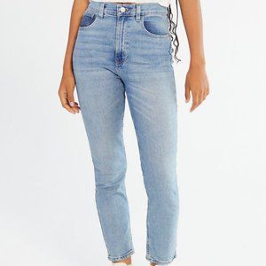 UO BDG Light Wash Girlfriend Jeans Cropped